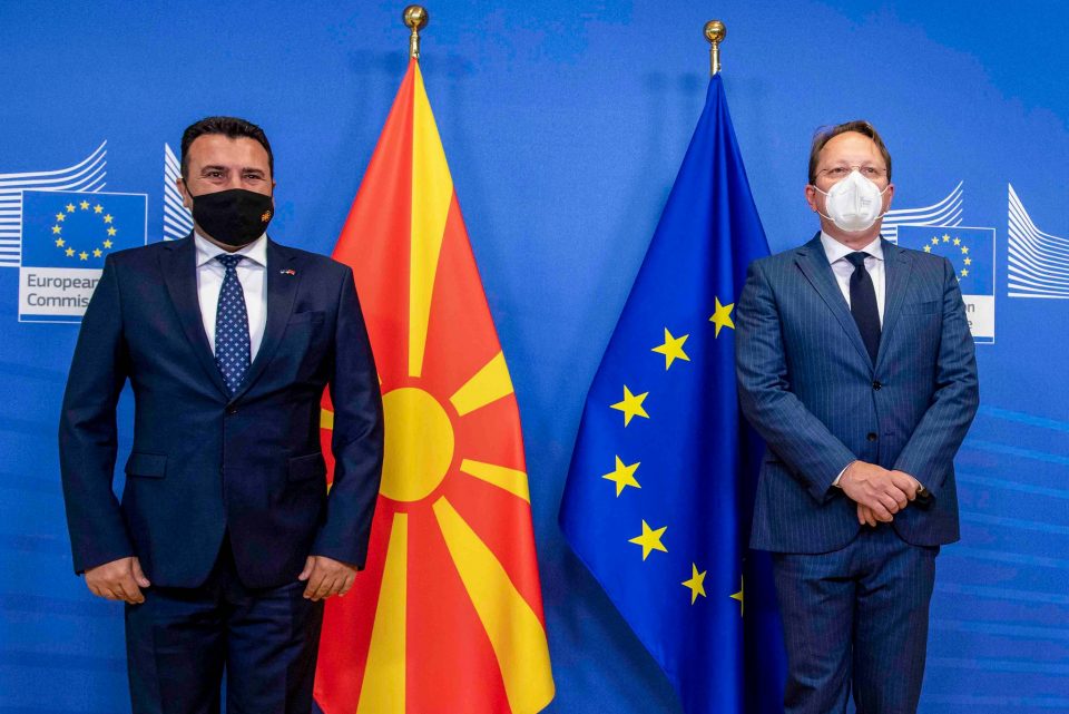 Заев – Вархеји во Брисел: Идентитетот не може да биде причина за блокада на европските интеграции