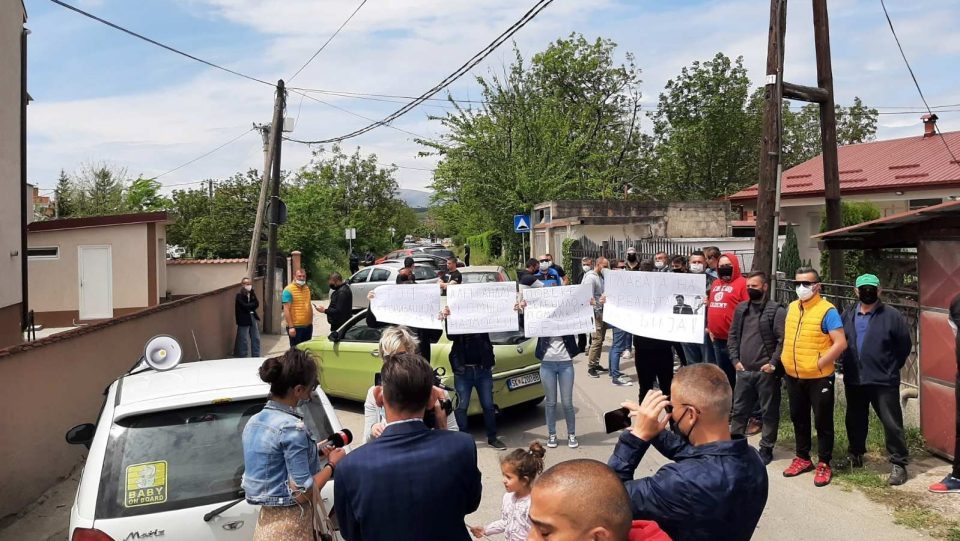 Жителите на Ѓорче Петров не отстапуваат од блокади се додека не им се исполнат барањата