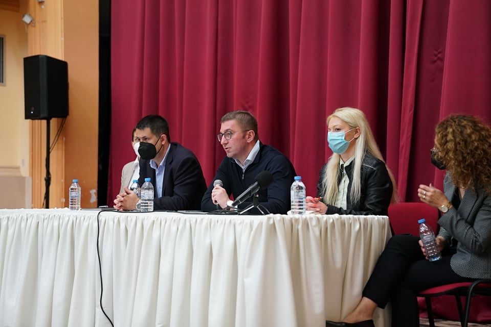 Мицкоски се сретна со здравствените и просветните работици во Гевгелија: ВМРО ДПМНЕ нуди подобри решенија во образованието и здравството