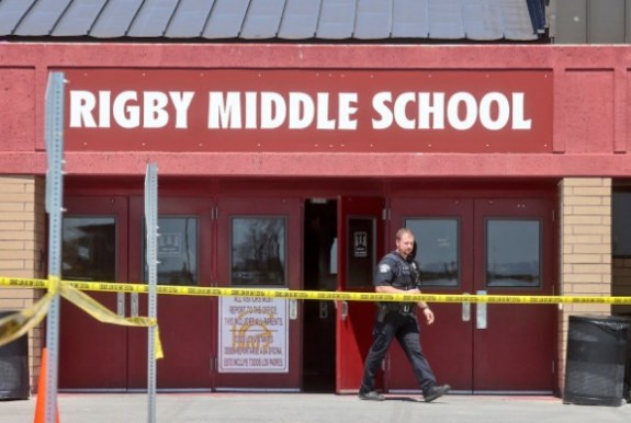 Девојче од шесто оделение застрела тројца во училиште