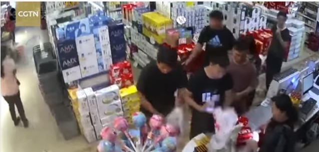 Силен земјотрес во Кина, луѓето бегале во паника