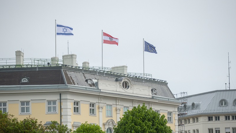 Ирански министер ја откажа посетата на Австрија поради израелското знаме