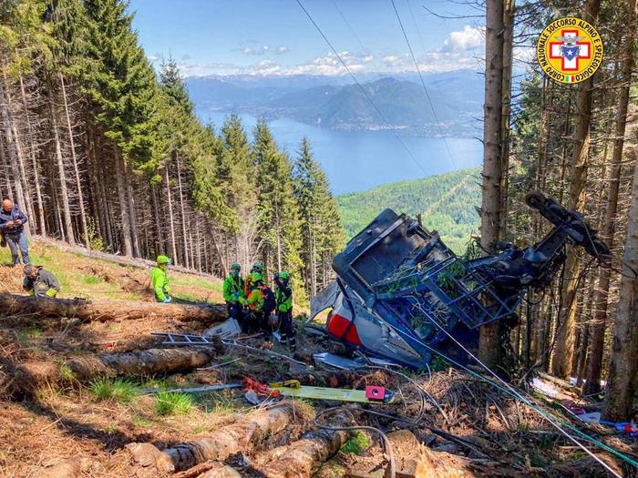 Бројот жртви во несреќата на жичницата во Италија се зголеми на 12, две деца се критично