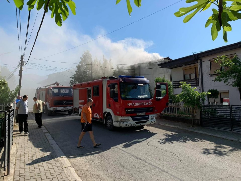 Пожар во куќа во Радишани, едно лице евакуирано