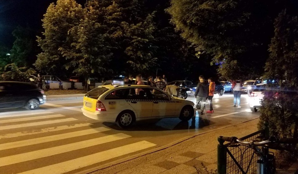Такси прегази жена кај „Холидеј Ин“