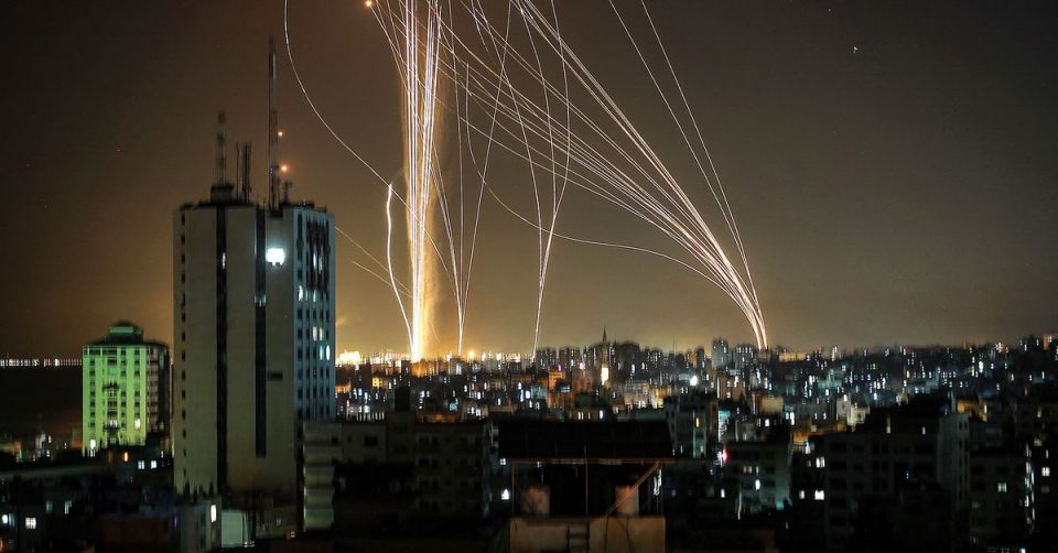 Авионите се враќаат без да слетаат во Тел Авив, истрелани 130 гранати кон градот