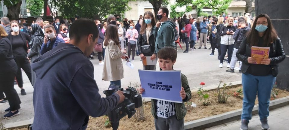 Алијанса за Албанците ги повика тетовци на протест против градоначалничката Арифи