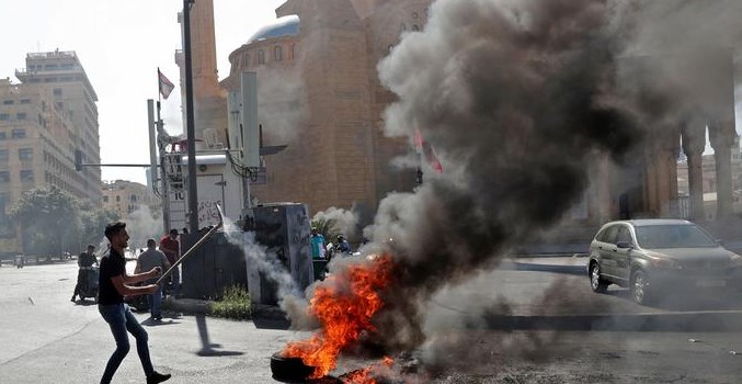 Либан врие: Војска на улица, пад на валутата