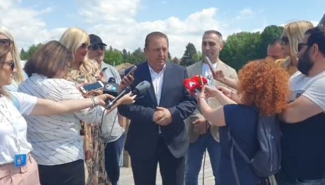 ЗНМ ги осуди грубите дисквалификации на градоначалникот Мерко кон новинарите