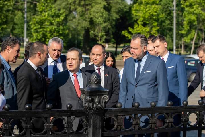 Дали Георгиевски ќе ги врати златните маски од Требеништа и охридските длаборези од Белград како што ја врати оградата?