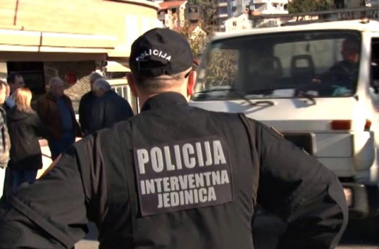 Полиција влезе во пристаништето Бар: Бараат докази за шверц со цигари
