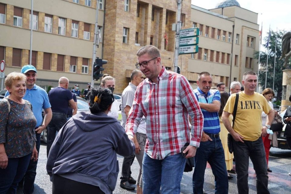 Не смее да има компромиси: Заслужуваме сигурна иднина, но и сочувани корени!