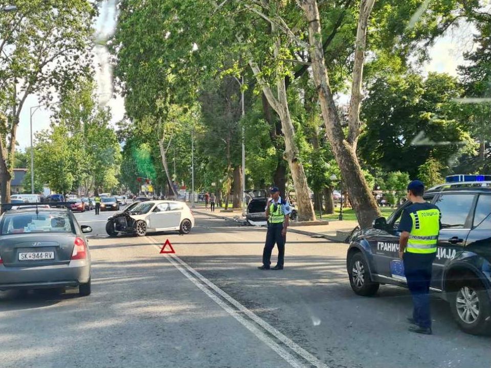 Тешка сообраќајка во Бутел, две возила буквално згмечени