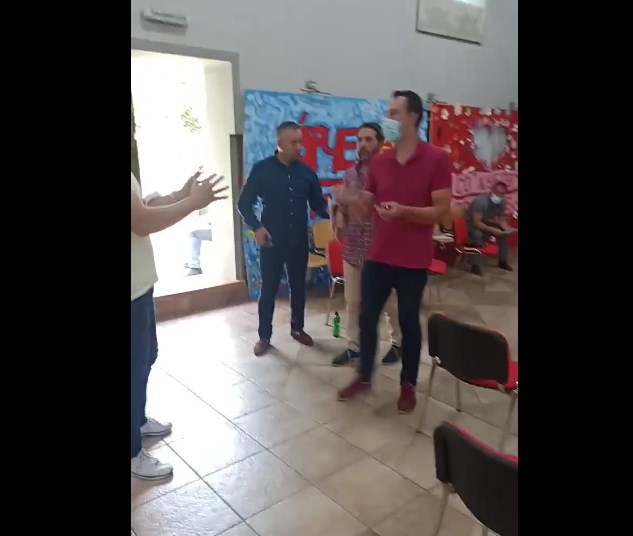 Стоилковски влезе во Советот на Општина Ѓорче, сакаа да гласаат прераспределба на пари од градинки за контроверзните машини за перење