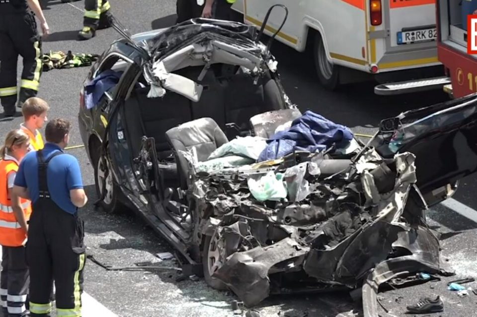 Загинаа четворица Срби во Германија – Со полна брзина удриле во камион, починале на лице место