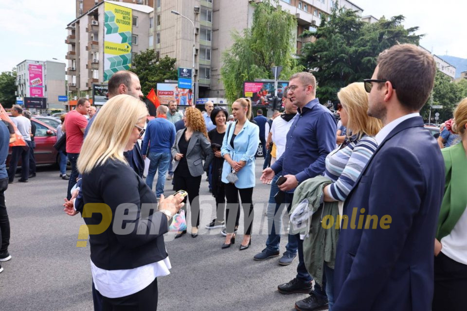 Муцунски: Националните понижувања на власта станаа пракса, граѓаните мора да знаат што се преговара со Бугарија