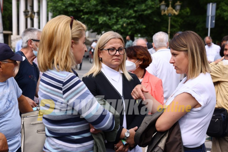 Стојаноска: Собранието е гласачка машина која носи закони за задолжувања кои граѓаните ќе ги враќаат