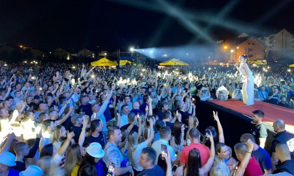 Цеца ја започна сезоната на концерти, наскоро доаѓа и во Македонија