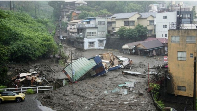 Дваесетина исчезнати по лизгање на земјиштето во Јапонија