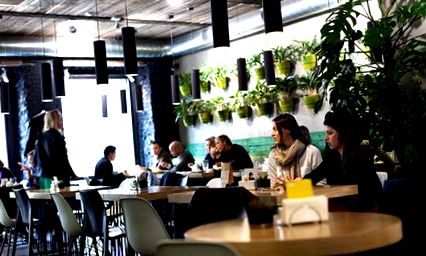 Нови мерки поради порастот на болни од ковид-19 во Москва: Ако сакате во ресторан, мора да имате потврда дека сте вакцинирани или прележани