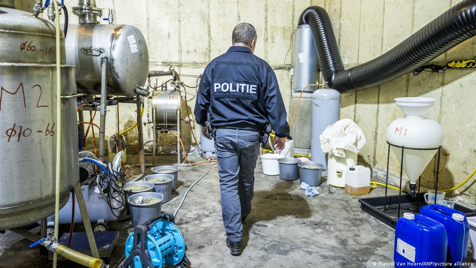 Холандската полиција приведе девет лица кои подготовувале терористички напад