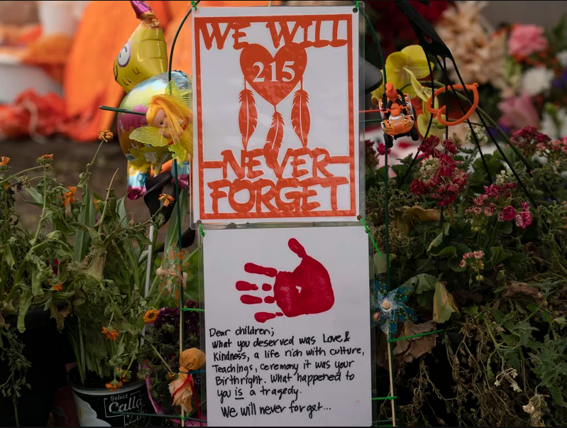 Десетина цркви во Канада вандализирани како одмазда за злосторствата врз деца од домородното населние