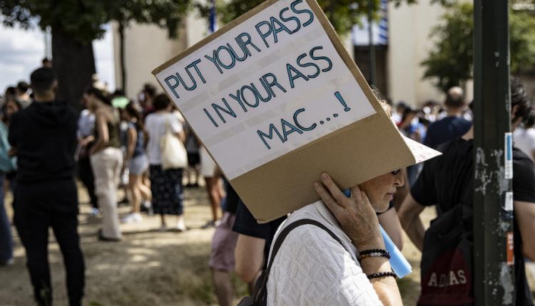 Набаро: Ги разбираме протестите низ Европа, но загрижени сме и од големиот број нови случаи на Ковид-19