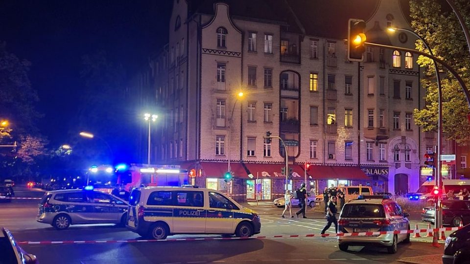 Четворица повредени во оружен напад во Берлин, напаѓачот во бегство
