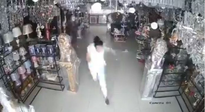 Паѓаат фасади, се нишаат ѕидови, распукува земјата: Земјотрес од 6,1 степен го погоди Перу