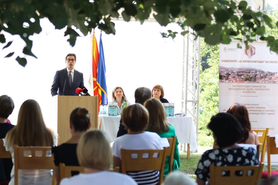 Пендаровски до учесниците на Семинарот за македонски јазик: Јазикот, уметноста и културата му даваат значење и смисла на човечкиот живот