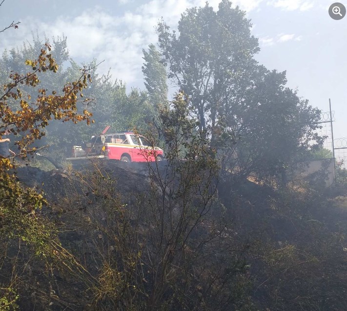 Гореше и во Раштак, веднаш над викенд населбата