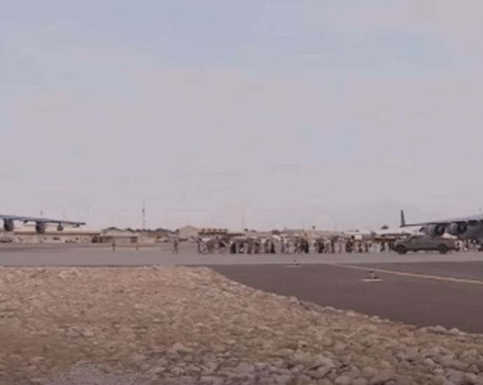 Американски конгресмени тајно го посетија Кабул