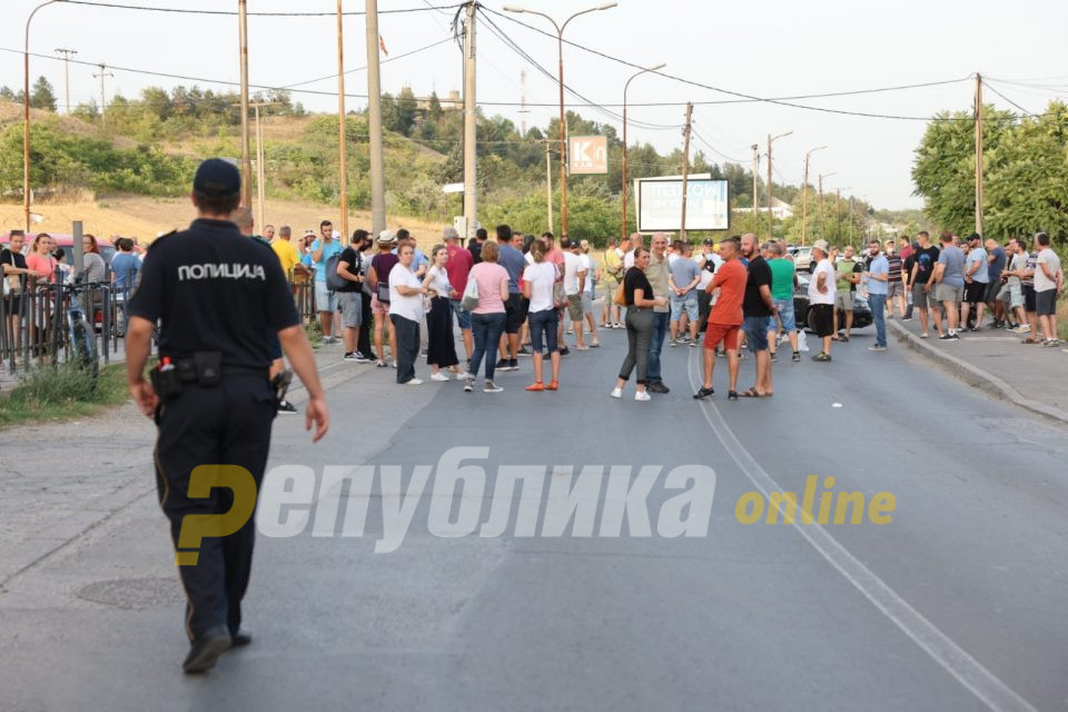 Жителите на Бардовци излегоа на протест – не  прифаќаме изградба на било каков Центар за странци