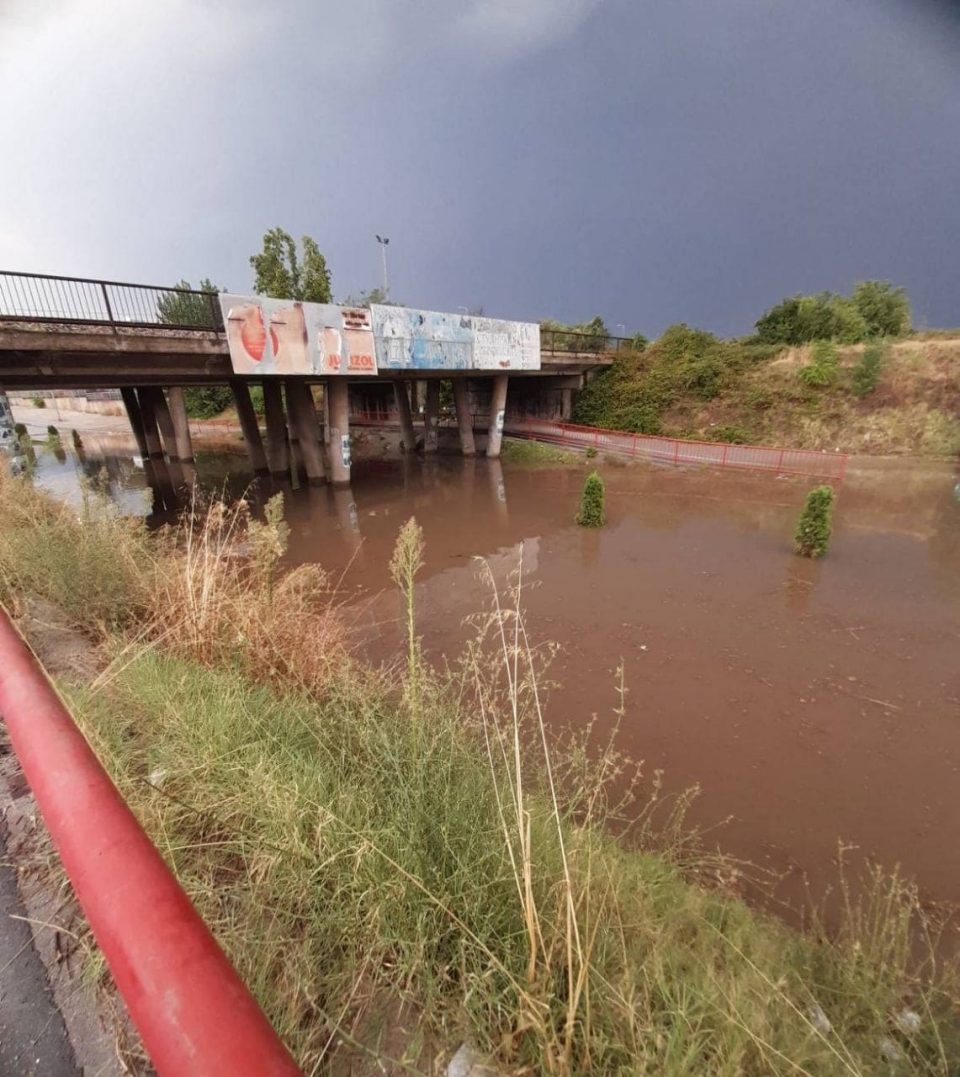Бутел и Ченто под вода по краткотрајниот дожд во Скопје