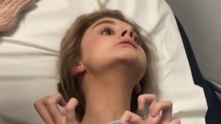 Останала целосно парализирана и деформирана: Изгубила свест откако прифатила пијачка од непознат во дискотека