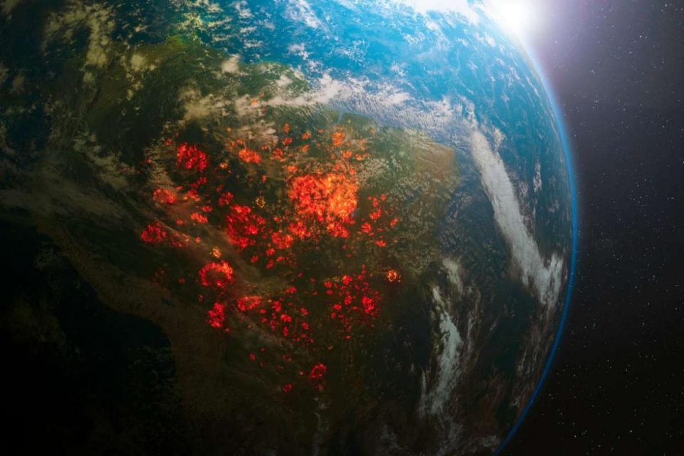 Гори целата планета: Огнени фронтови ѝ се закануваат на Атина, гори јужна Италија, огромен пожар во Калифорнија