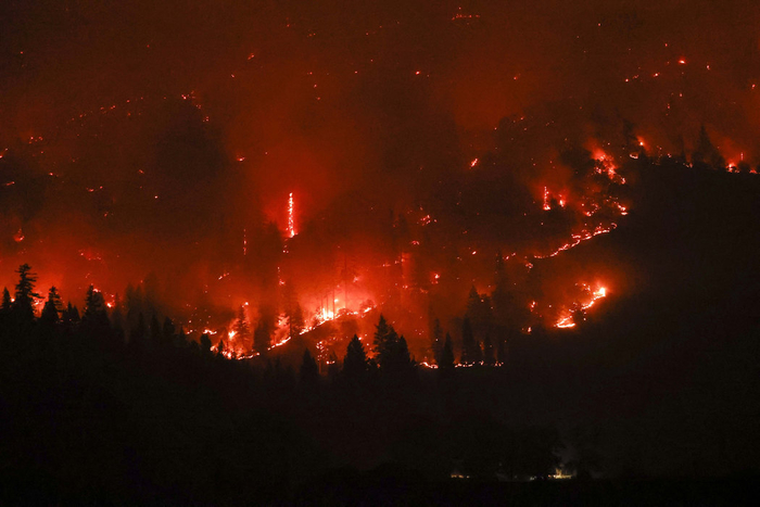 Во Кабул изби пожар, чадот се шири низ градот