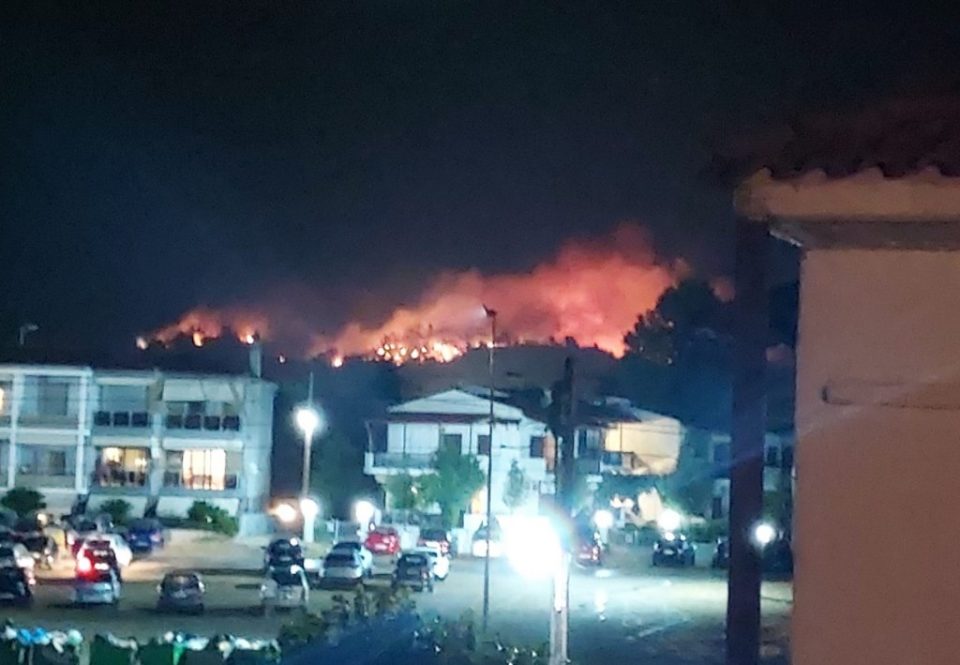 И Халкидики во пламен: Гори во Фурка, пожари на неколку места на Касандра и Ситонија