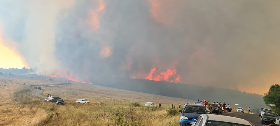 Владата утрово одлучува за воведување кризна состојба поради пожарите