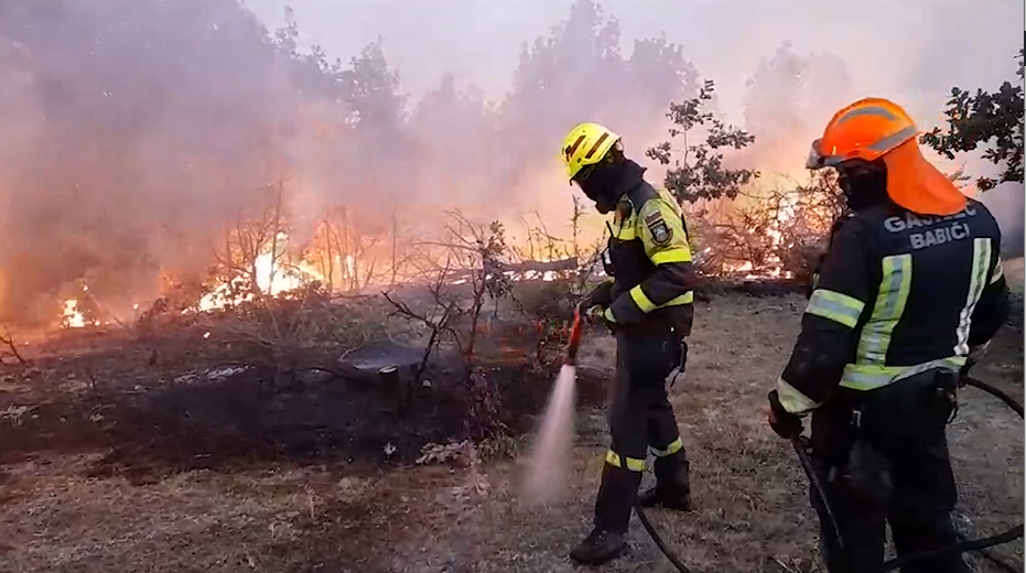 Еве што е опожарено од пожарот во поранешната фабрика во Скопје