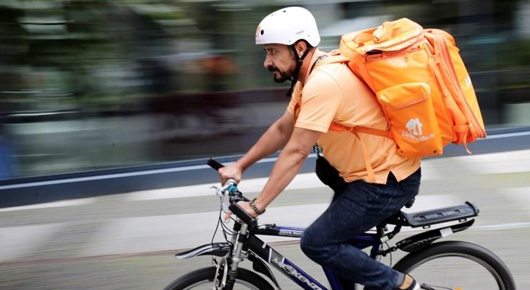 Поранешен авганистански министер стана доставувач на храна во Германија