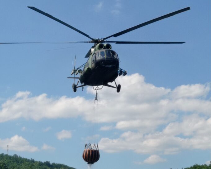 Четири хеликоптери треба да пристигнат од Србија, најавена помош од Словенија и Грција