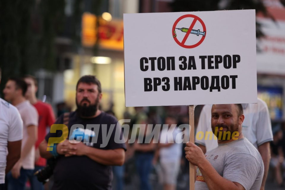 „Стоп за теророт врз народот“: Граѓаните повторно протестираа против воведените антиковид рестрикции