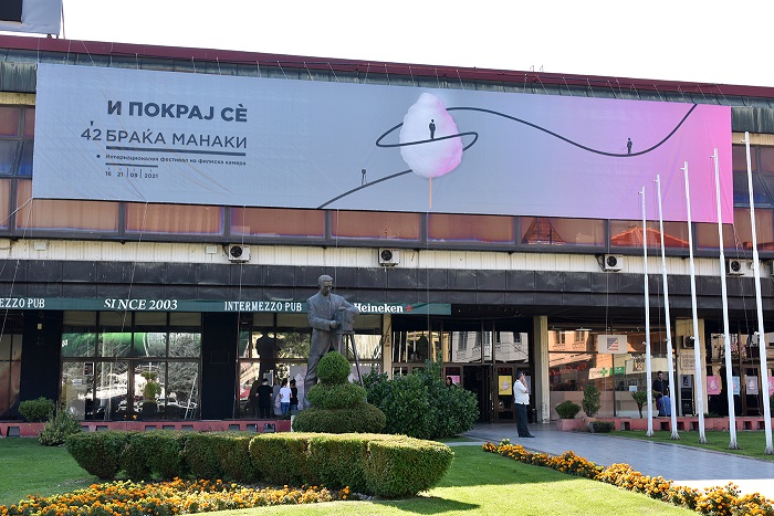 Вечерва под отворено небо во битолското Пацио со македонска премиера на „Сестри“ се отвора 42. издание на Фестивалот „Браќа Манаки“