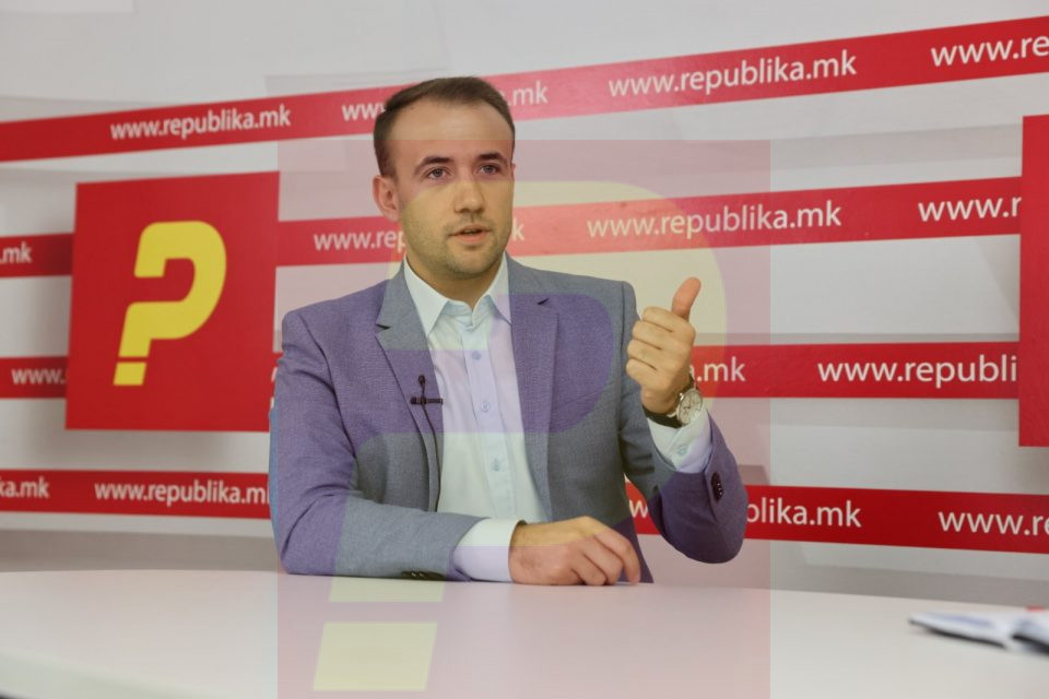 Стојановски: Владата не ги прифати предлогот на ВМРО-ДПМНЕ за намалување на акцизите на горивата за да ужива во удобството со златен прибор