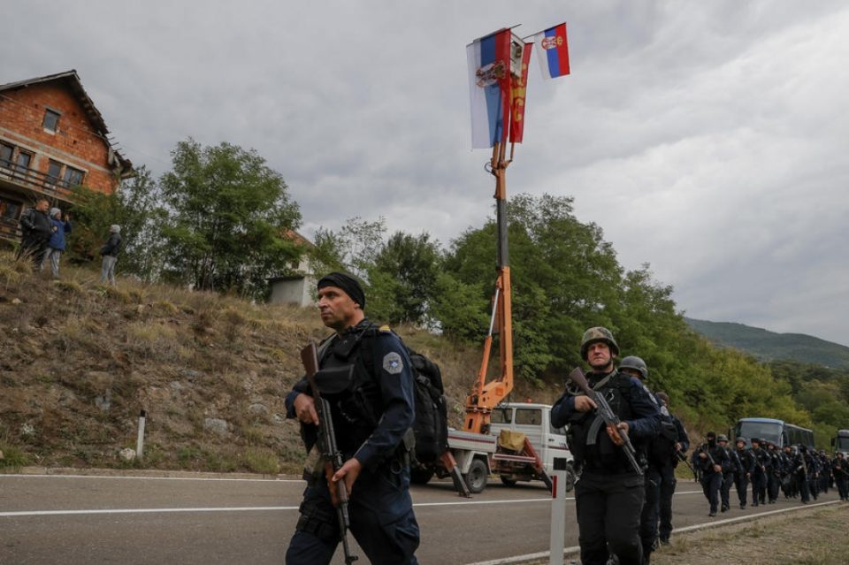 Ситуацијата на Косово е потензична отколку во претходните денови, српската војска во готовност