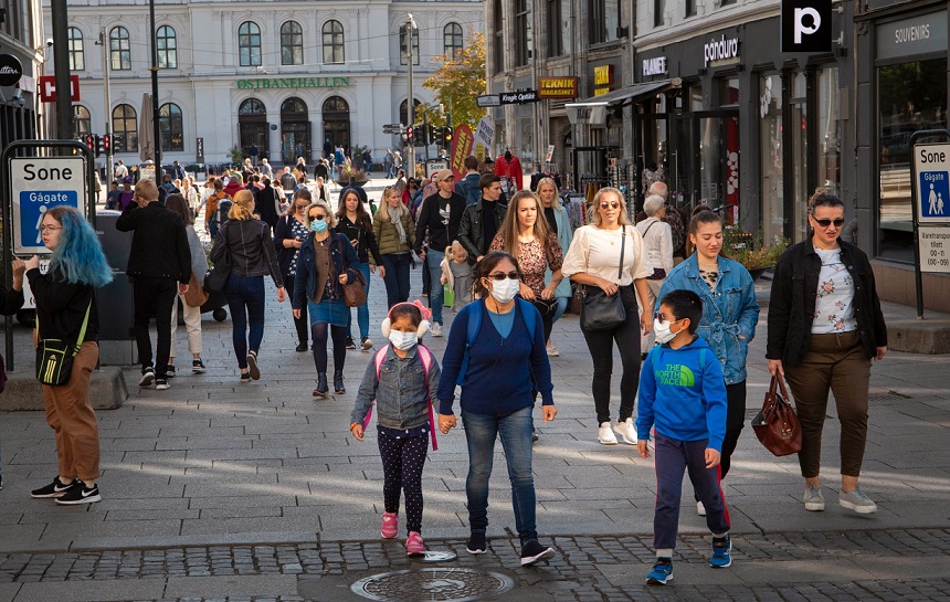 Нема повеќе задолжителна физичка дистанца, а ќе има полн капацитет на ресторани, стадиони, театри: Норвешка ги укинува сите Ковид ограничувања