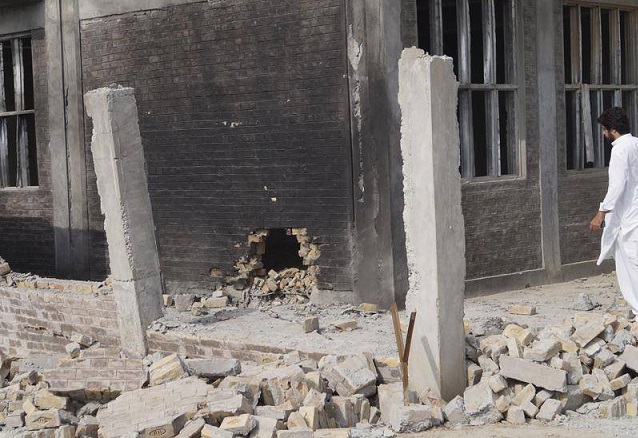 Бомбашки напад врз женско училиште во Пакистан