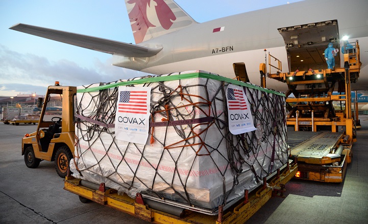 САД планираат да ги удвојат донациите на вакцини за светот, најавена набавка на нови 500 милиони дози „Фајзер/Бионтек“