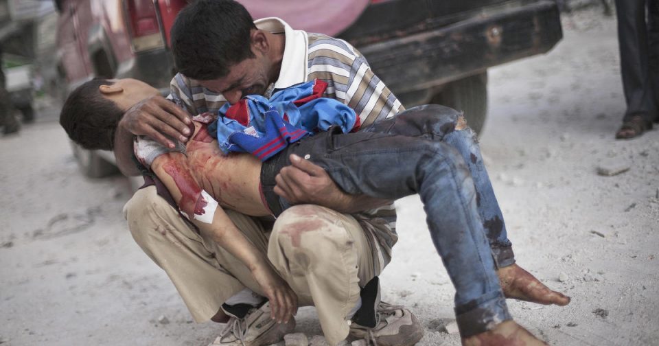 Во десетгодишната војна во Сирија загинале најмалку 350.000 луѓе